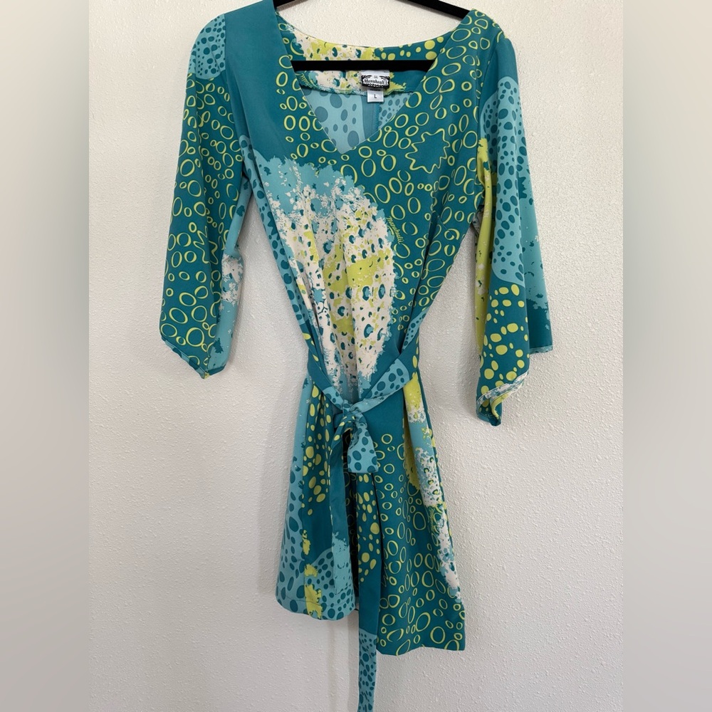 Beautiful Manuhealii dress Sz L, Excellent condition.